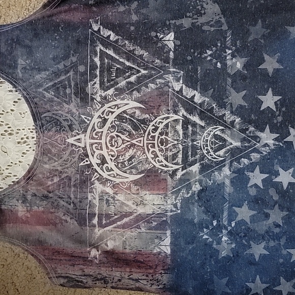 Flag/Lace back Tank Top - Picture 2 of 5